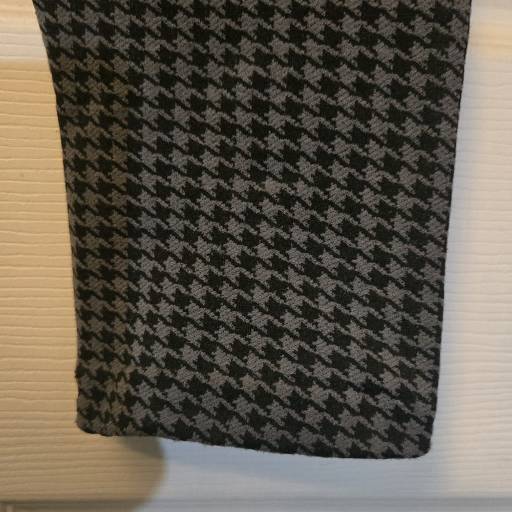 Classic Houndstooth Womens Comfort Leggings - Black and Gray - Picture 4 of 10